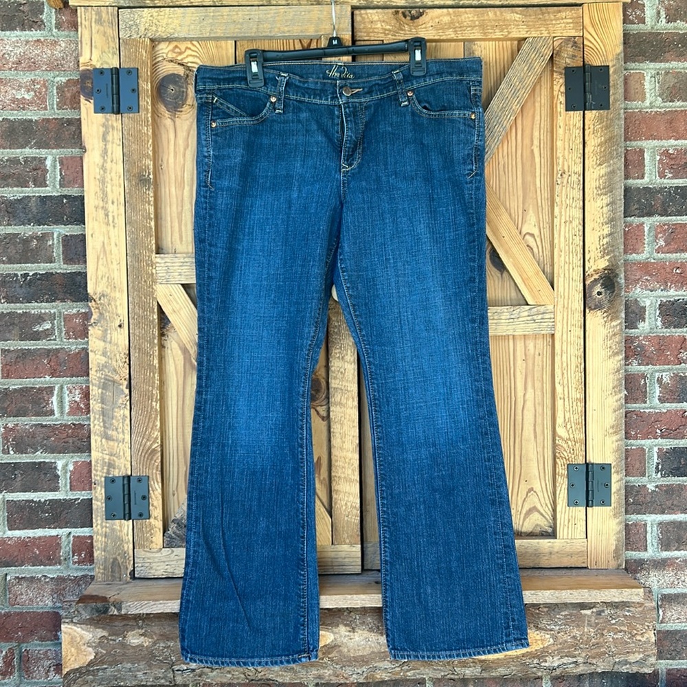 Women’s Old Navy bootcut jeans.